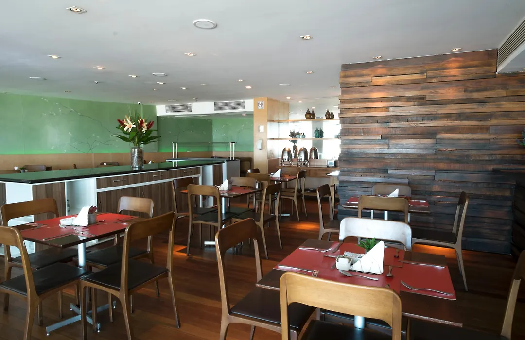 Golden Tulip Macae-1